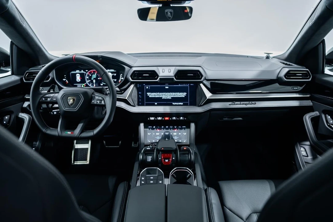 2026 Lamborghini Urus SE - Image 26 of 31