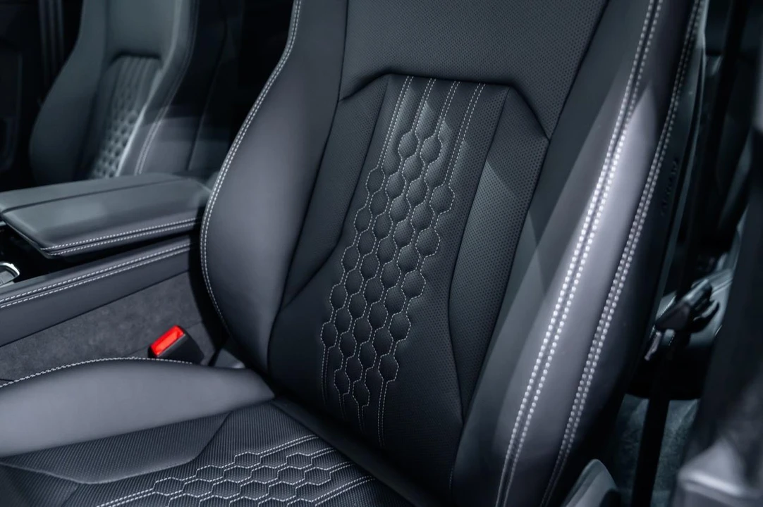 2026 Lamborghini Urus SE - Image 19 of 31