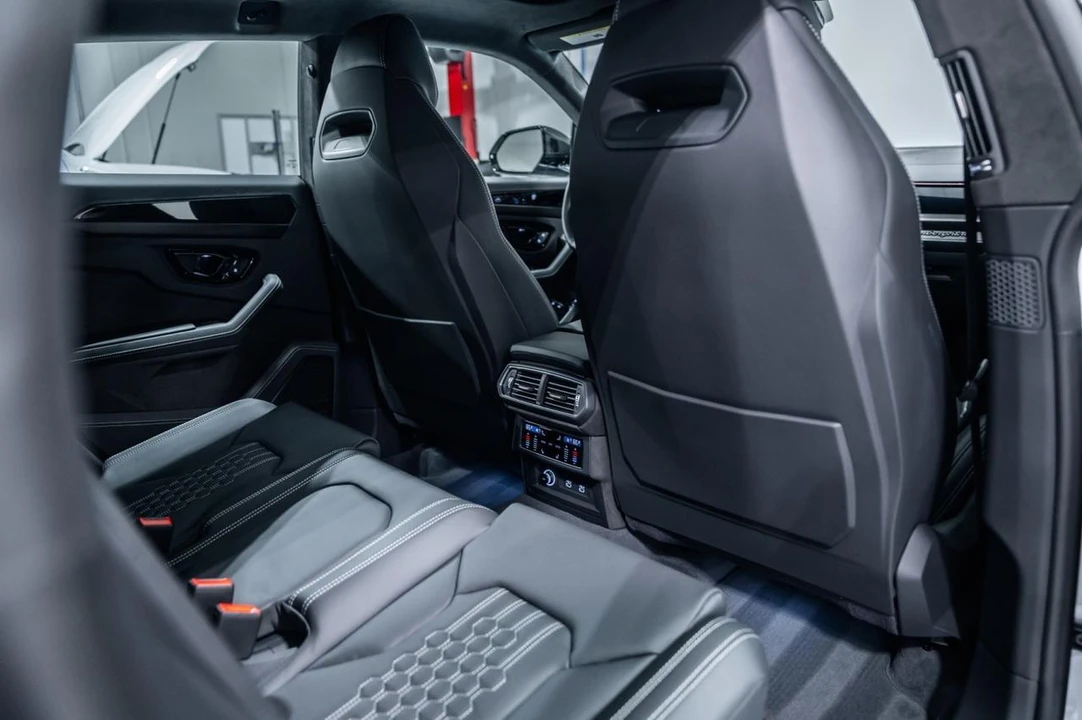 2026 Lamborghini Urus SE - Image 24 of 31