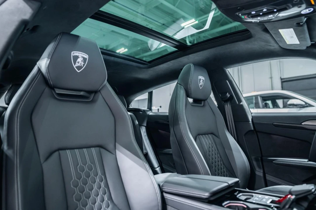 2026 Lamborghini Urus SE - Image 27 of 31