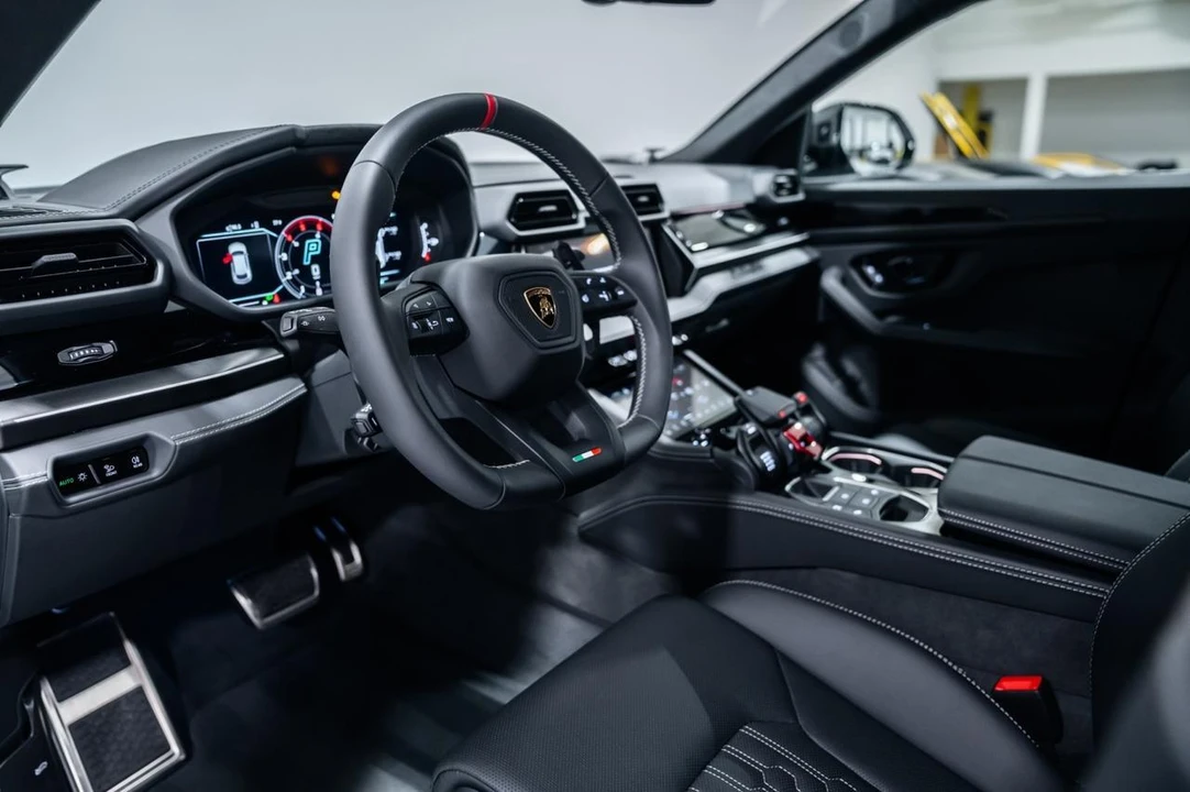 2026 Lamborghini Urus SE - Image 10 of 31