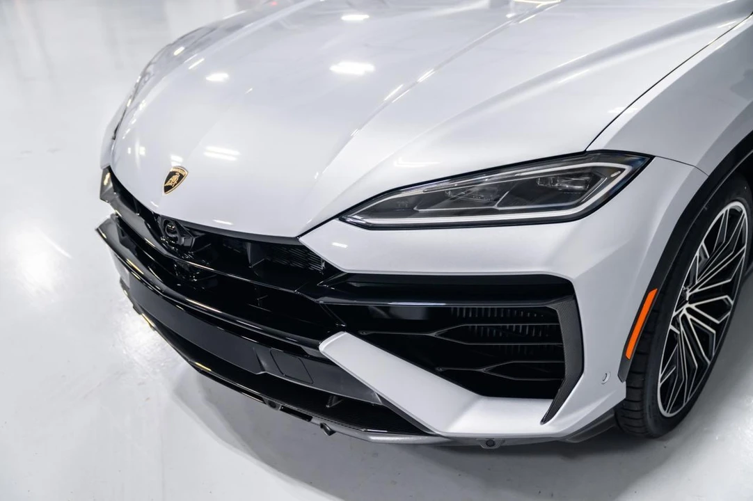 2026 Lamborghini Urus SE - Image 30 of 31