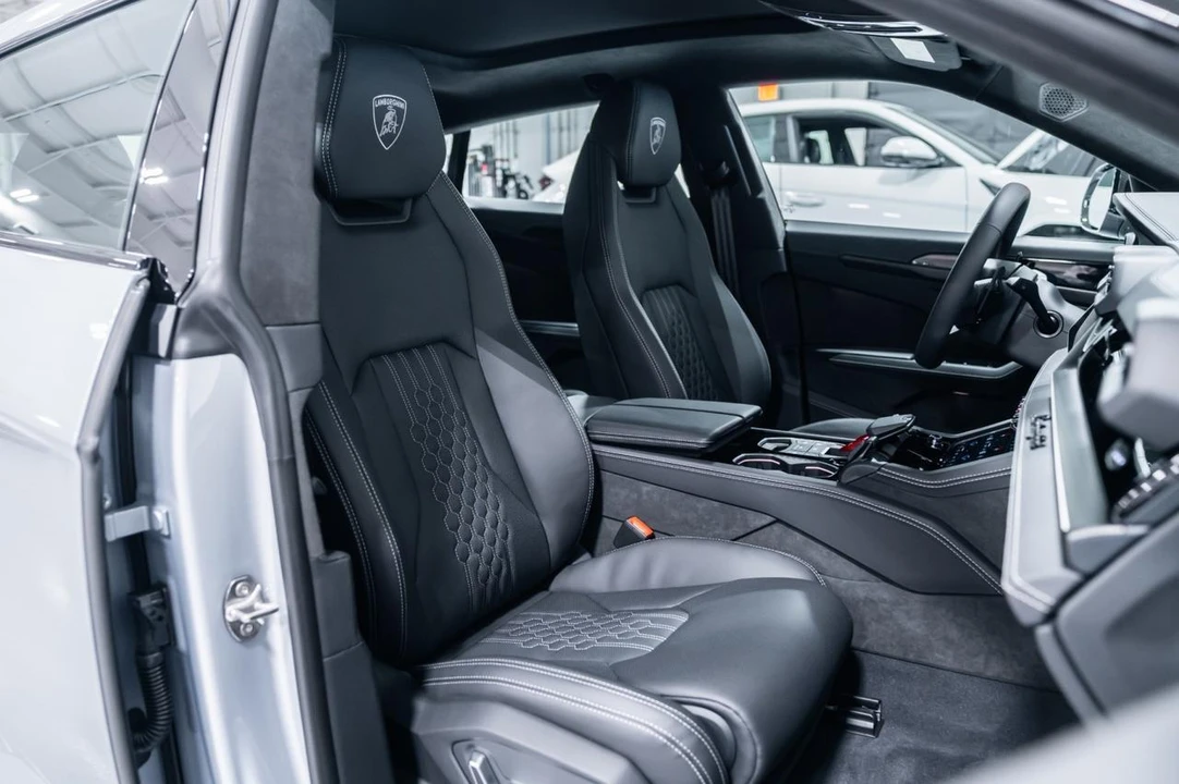 2026 Lamborghini Urus SE - Image 13 of 31