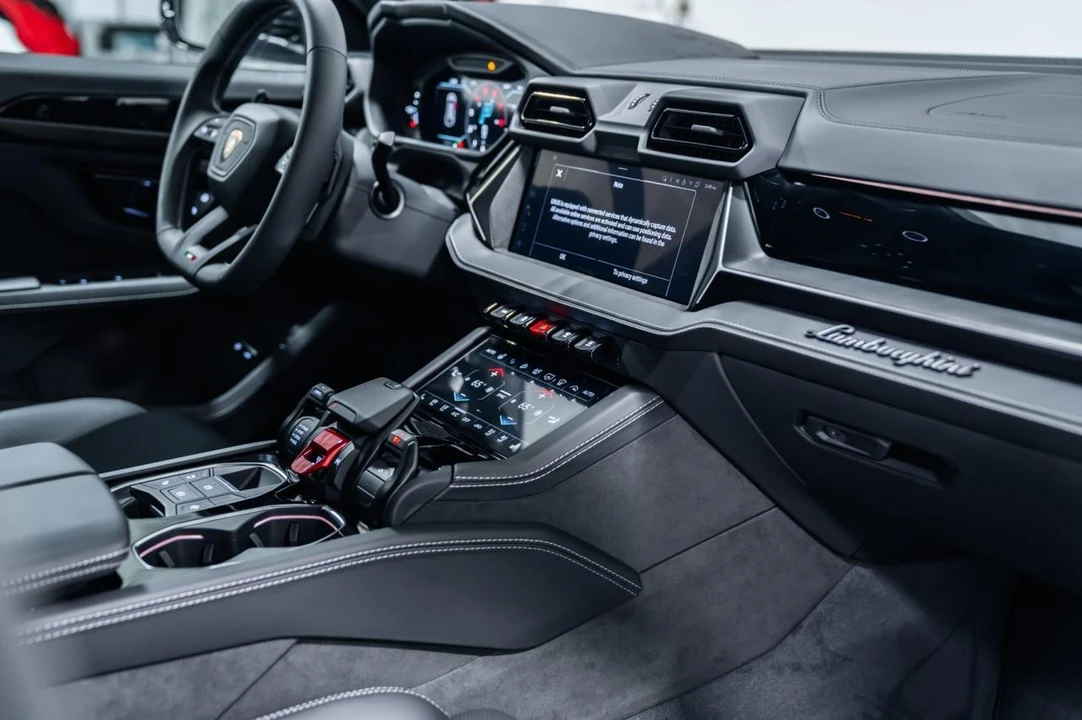 2026 Lamborghini Urus SE - Image 22 of 31