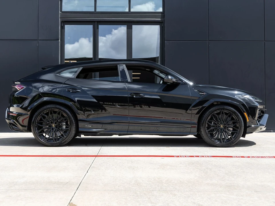 2026 Lamborghini Urus SE - Image 10 of 31