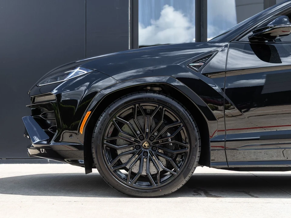 2026 Lamborghini Urus SE - Image 11 of 31