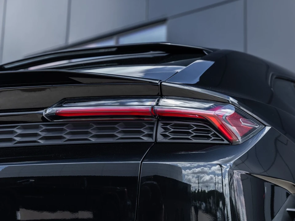 2026 Lamborghini Urus SE - Image 14 of 31