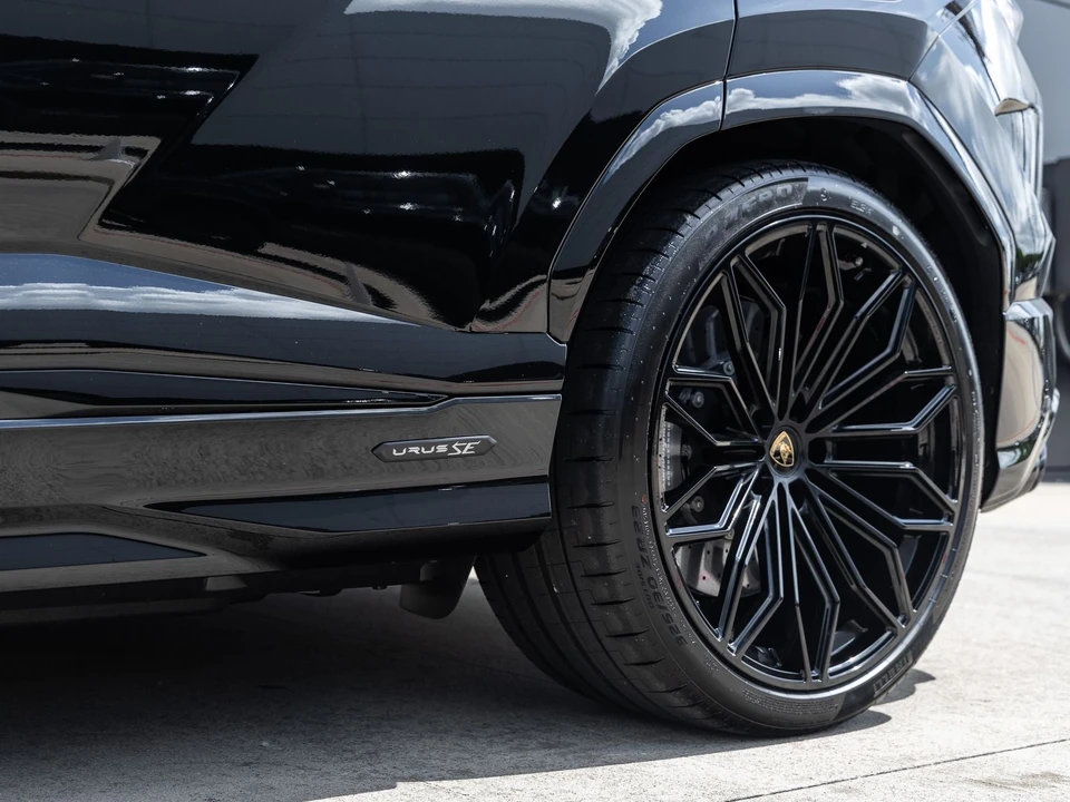 2026 Lamborghini Urus SE - Image 15 of 31