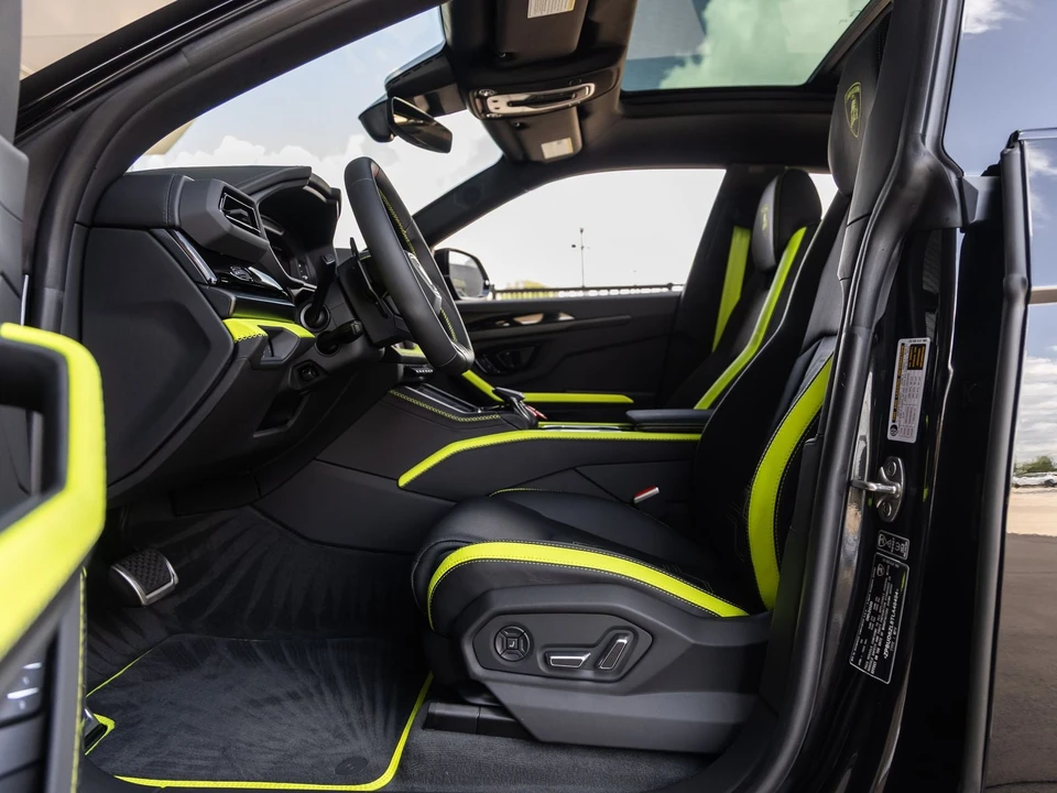2026 Lamborghini Urus SE - Image 23 of 31