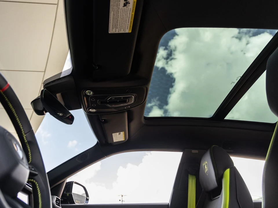 2026 Lamborghini Urus SE - Image 24 of 31