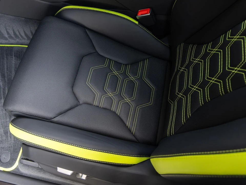 2026 Lamborghini Urus SE - Image 25 of 31