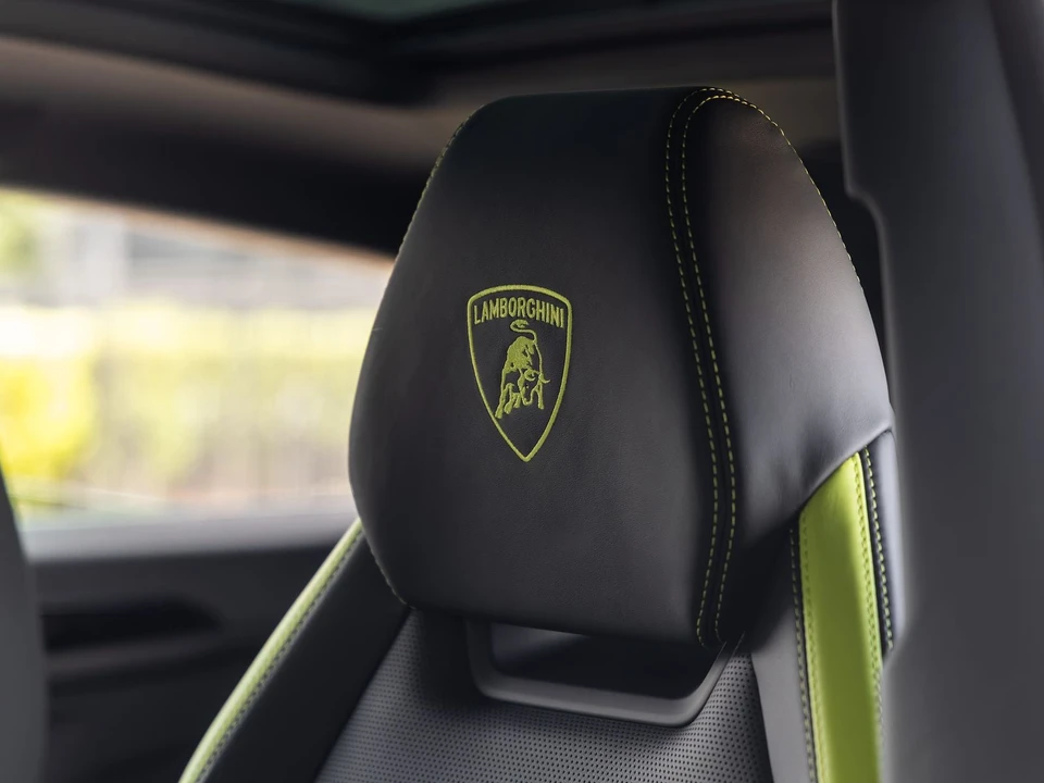 2026 Lamborghini Urus SE - Image 27 of 31
