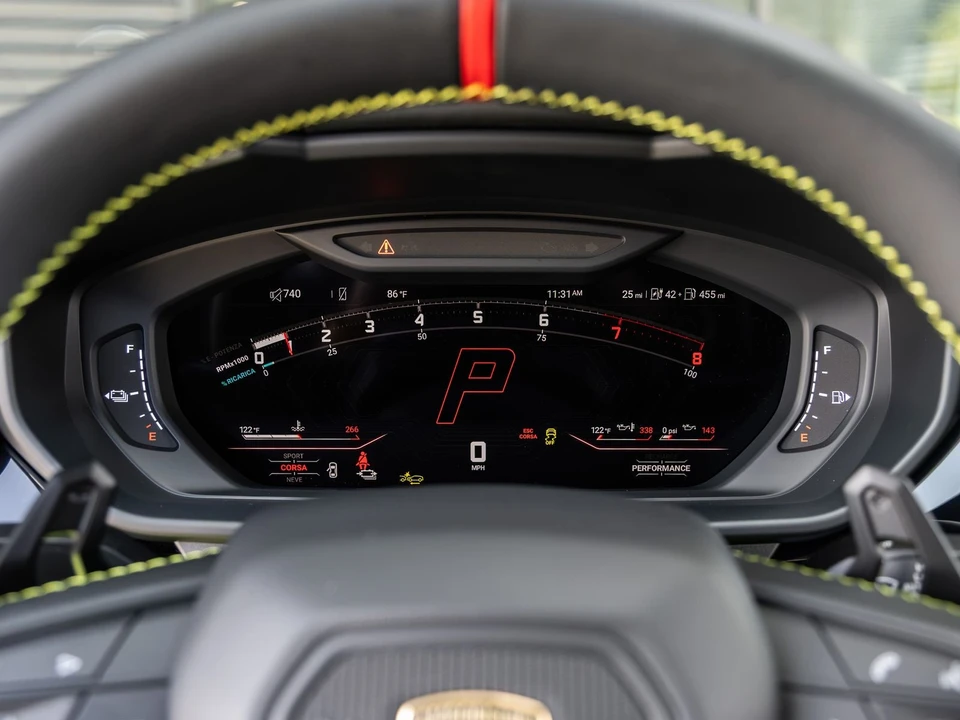 2026 Lamborghini Urus SE - Image 29 of 31