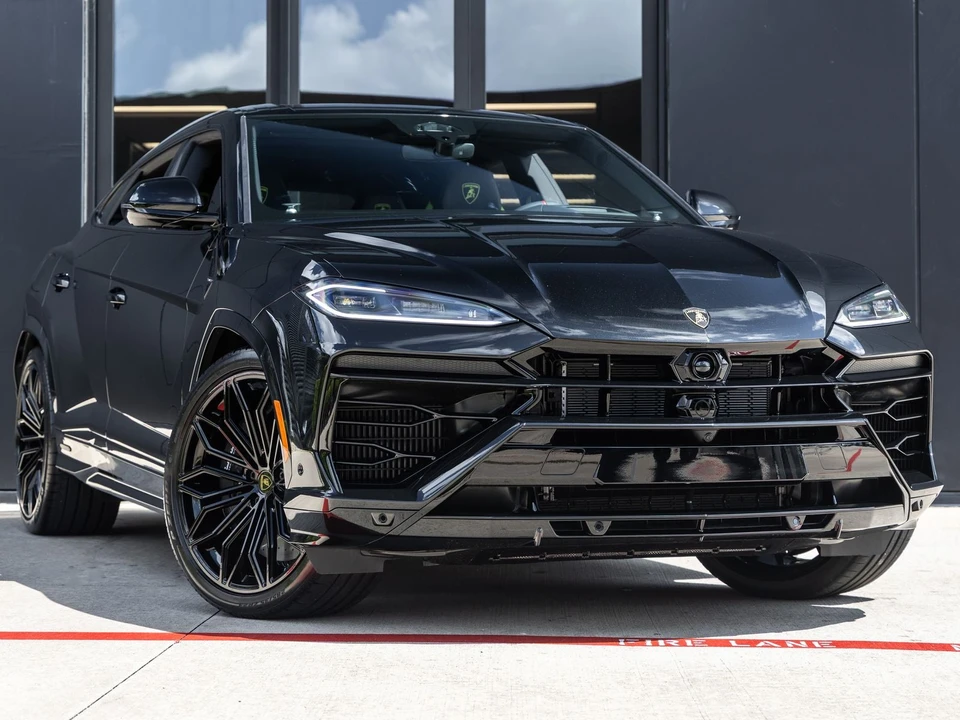 2026 Lamborghini Urus SE - Image 2 of 31