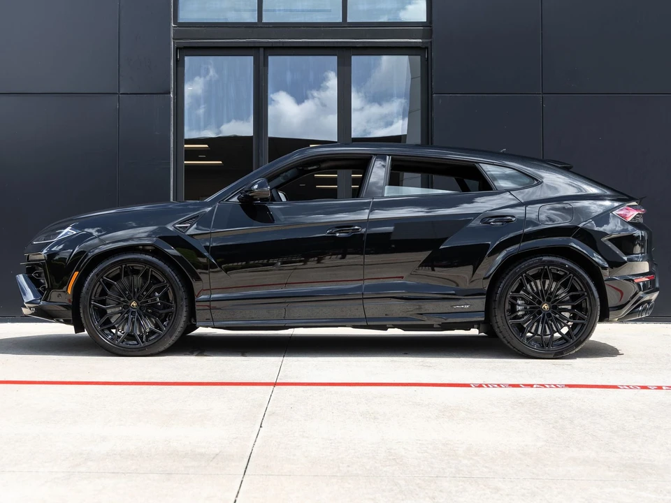 2026 Lamborghini Urus SE - Image 9 of 31