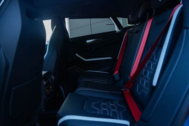 2026 Lamborghini Urus SE - Image 26 of 31