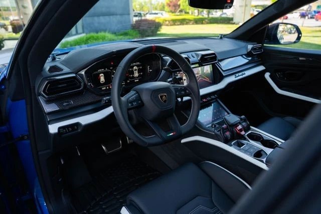 2026 Lamborghini Urus SE - Image 30 of 31
