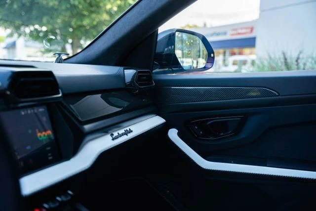 2026 Lamborghini Urus SE - Image 12 of 31