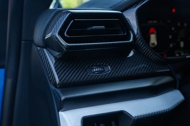 2026 Lamborghini Urus SE - Image 15 of 31
