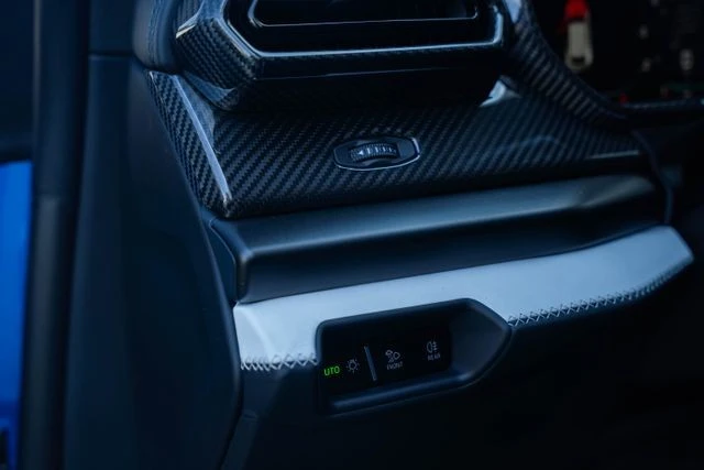 2026 Lamborghini Urus SE - Image 16 of 31
