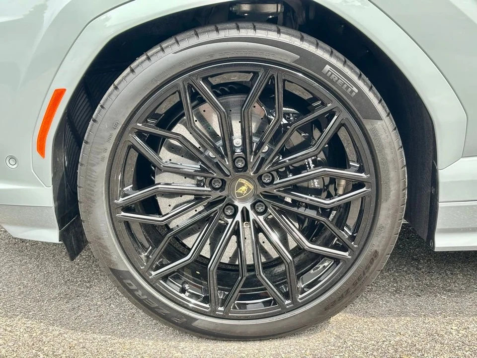 2026 Lamborghini Urus SE - Image 13 of 14