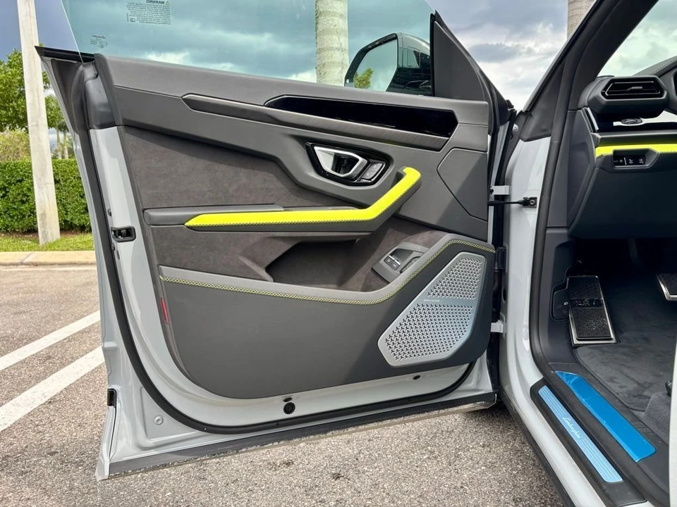 2026 Lamborghini Urus SE - Image 6 of 14