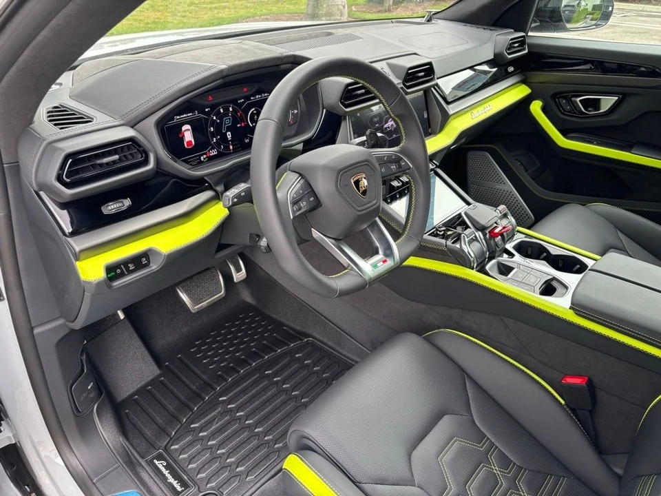 2026 Lamborghini Urus SE - Image 8 of 14