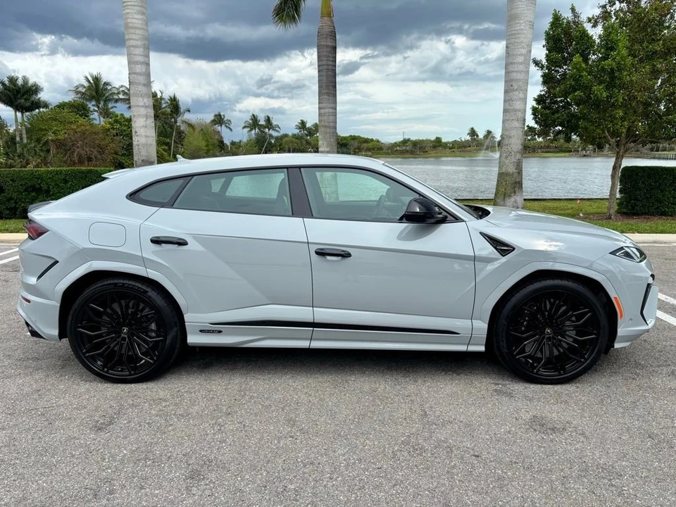 2026 Lamborghini Urus SE - Image 3 of 14