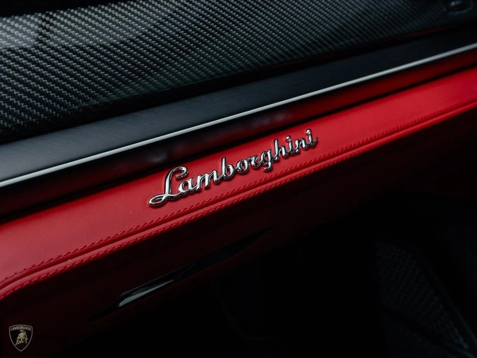 2026 Lamborghini Urus SE - Image 9 of 29