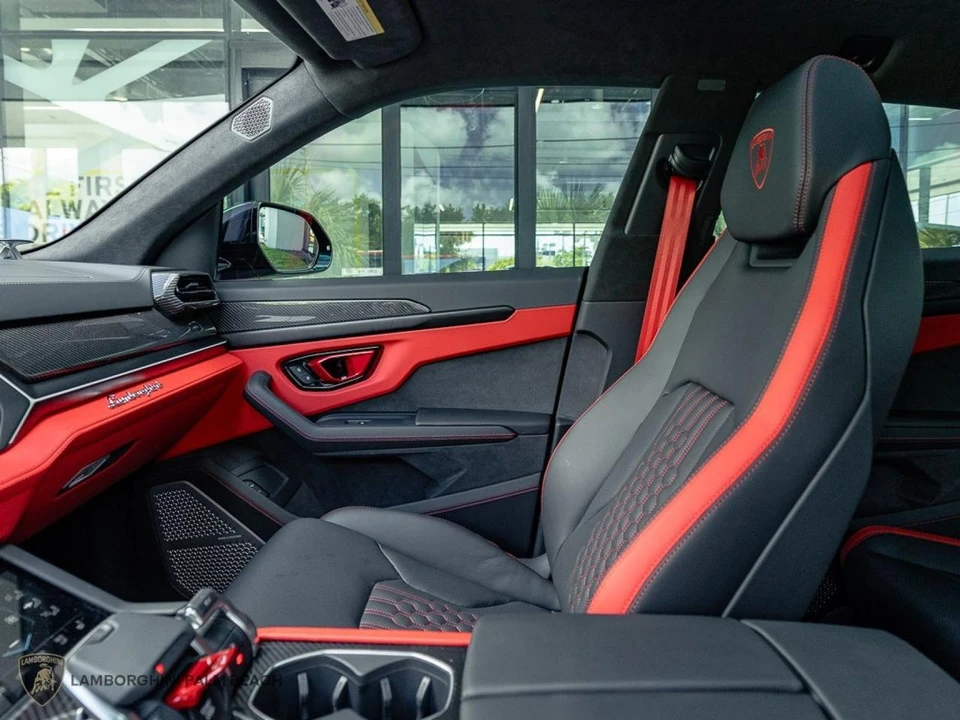 2026 Lamborghini Urus SE - Image 20 of 29