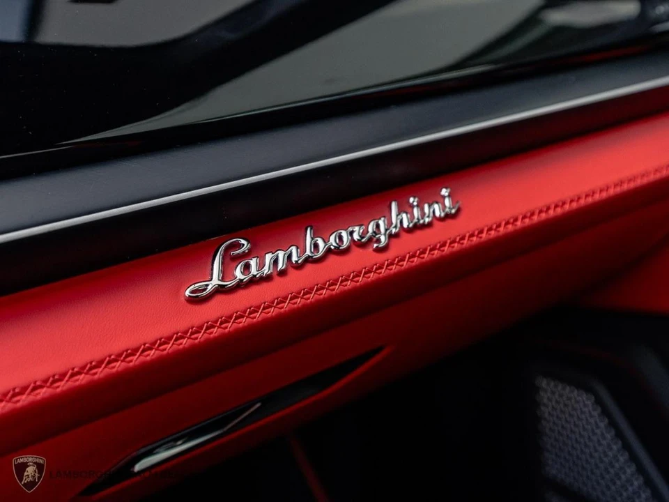 2026 Lamborghini Urus SE - Image 12 of 27