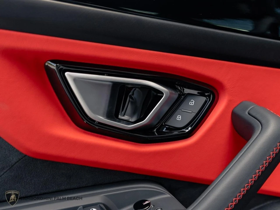 2026 Lamborghini Urus SE - Image 20 of 27