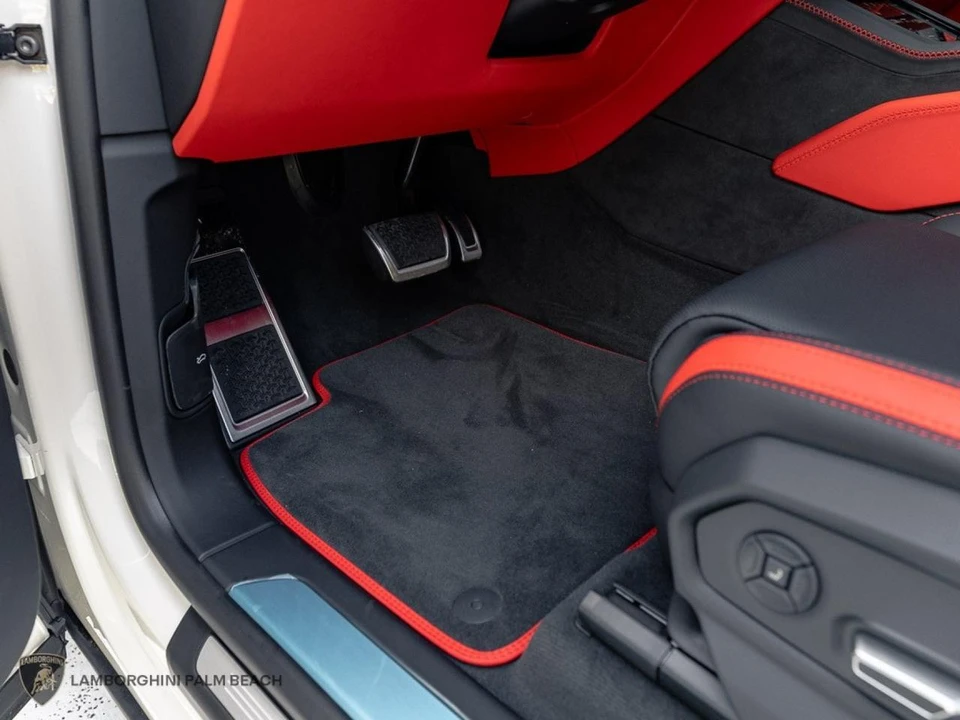 2026 Lamborghini Urus SE - Image 9 of 27