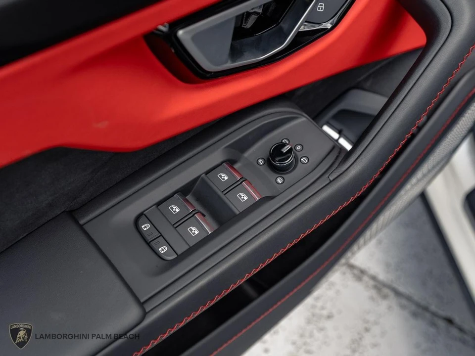 2026 Lamborghini Urus SE - Image 19 of 27