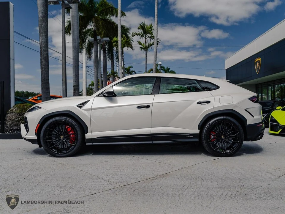 2026 Lamborghini Urus SE - Image 2 of 27