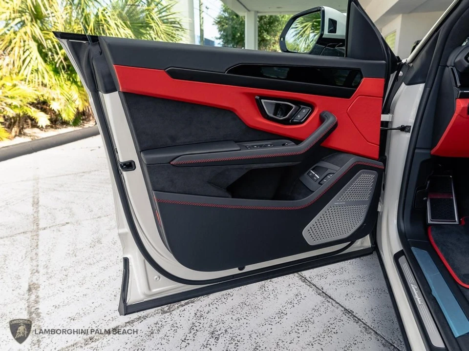 2026 Lamborghini Urus SE - Image 24 of 27