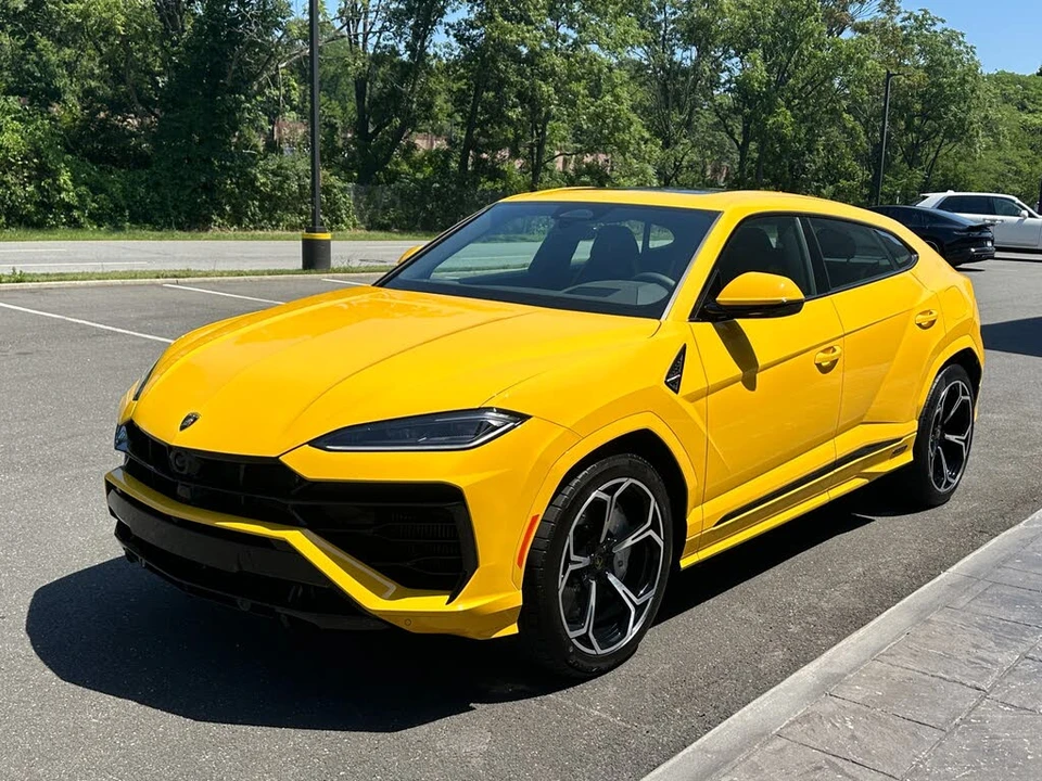 2026 Lamborghini Urus - Image 5 of 6