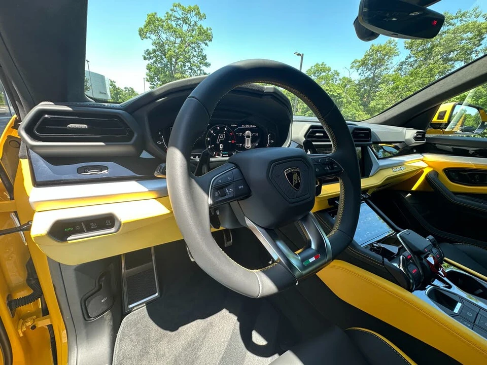 2026 Lamborghini Urus - Image 4 of 6