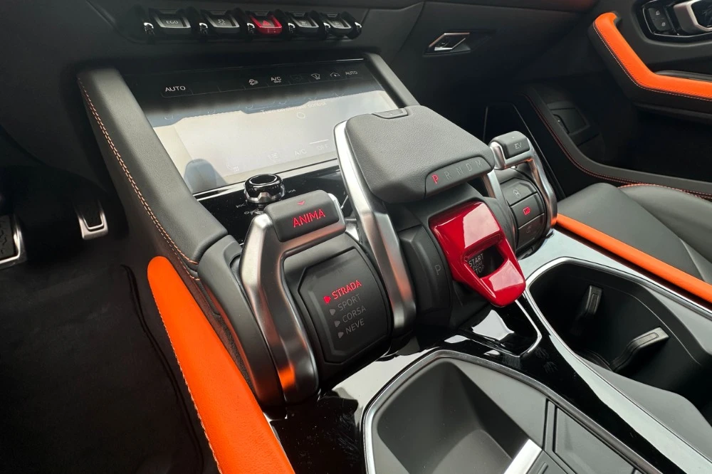 2026 Lamborghini Urus - Image 10 of 24