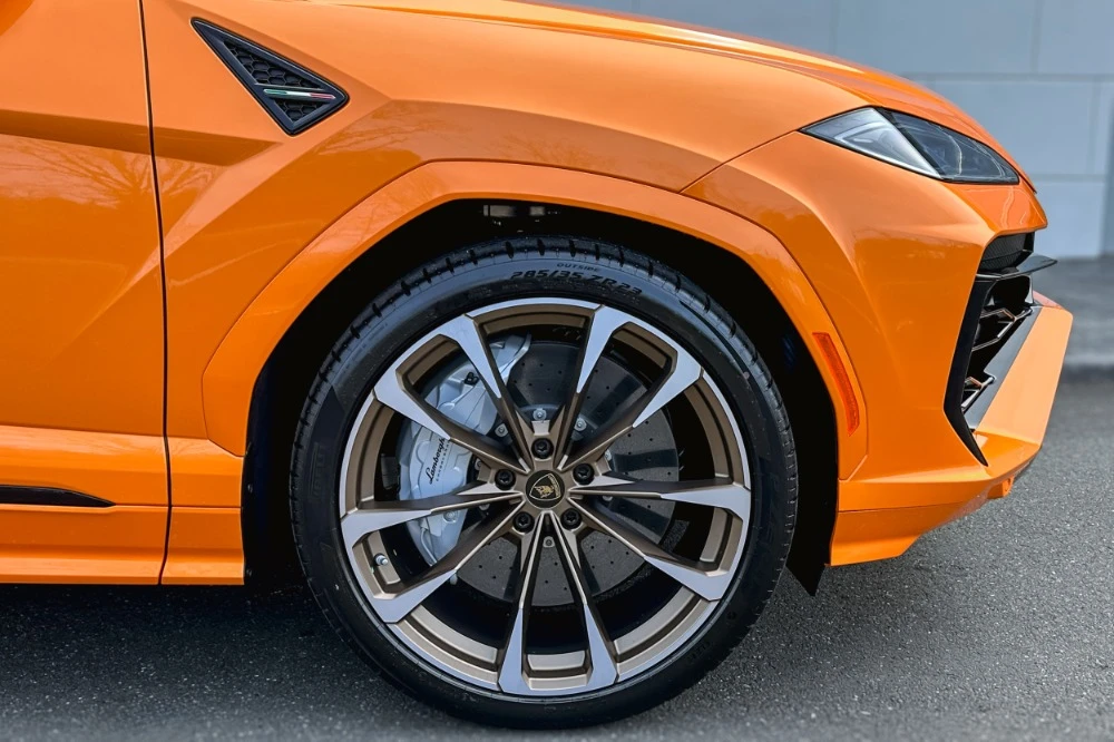 2026 Lamborghini Urus - Image 23 of 24