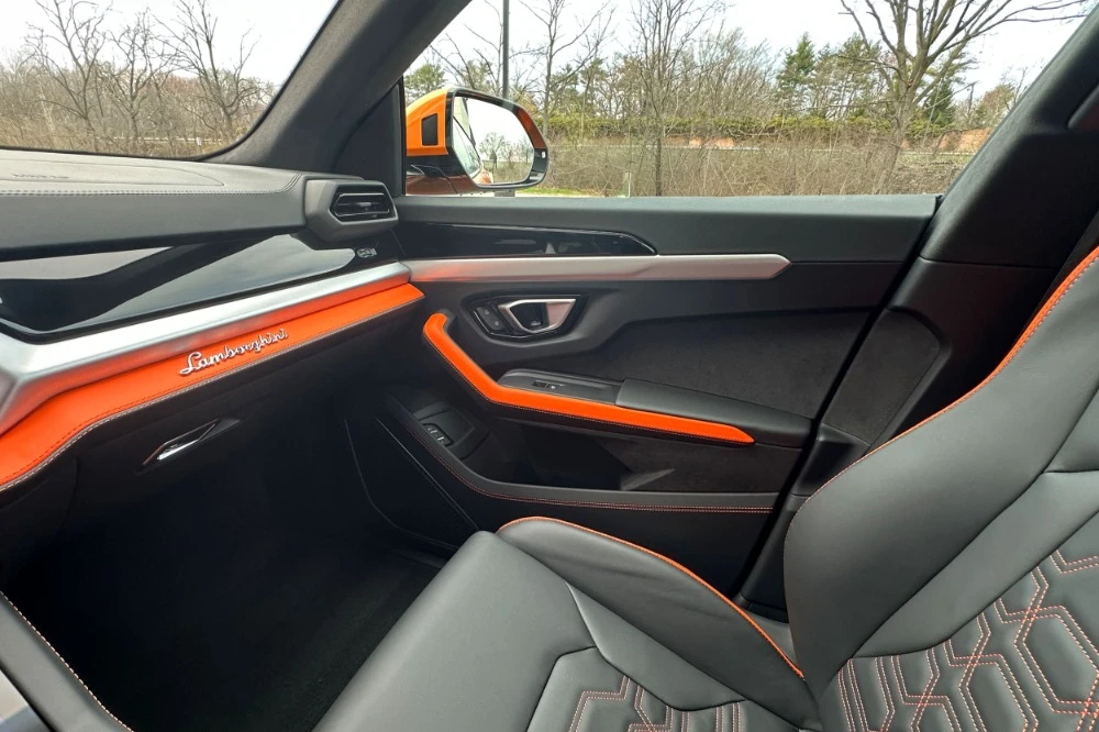 2026 Lamborghini Urus - Image 11 of 24