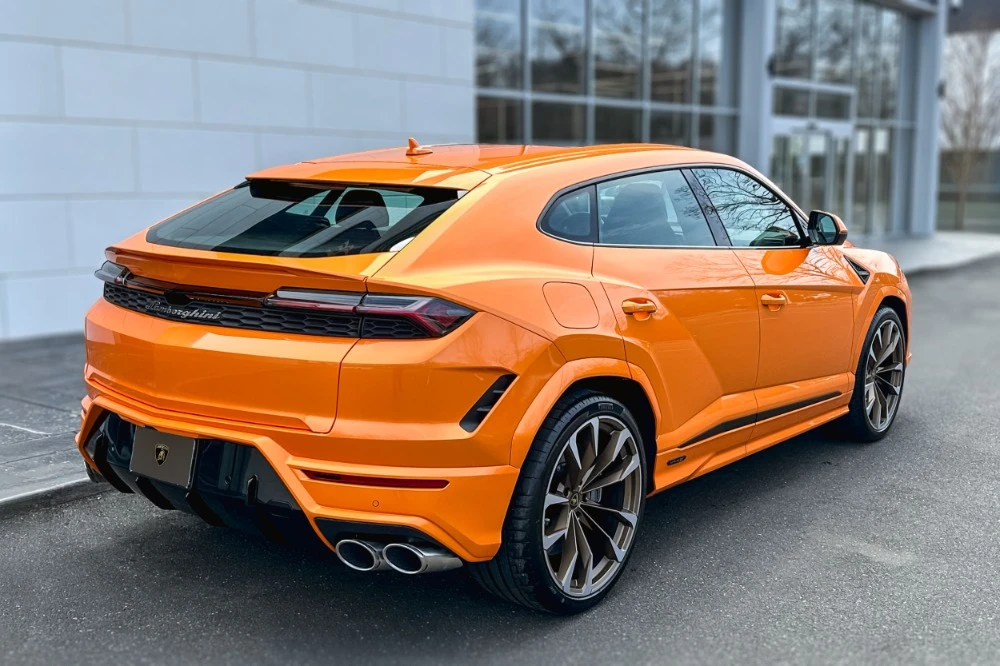 2026 Lamborghini Urus - Image 21 of 24