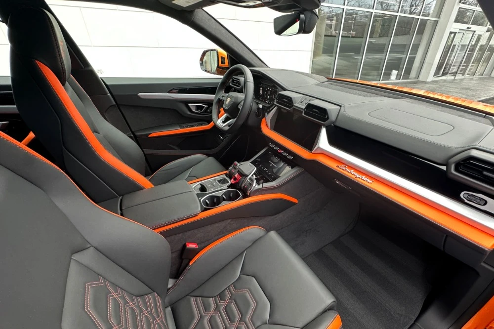 2026 Lamborghini Urus - Image 13 of 24