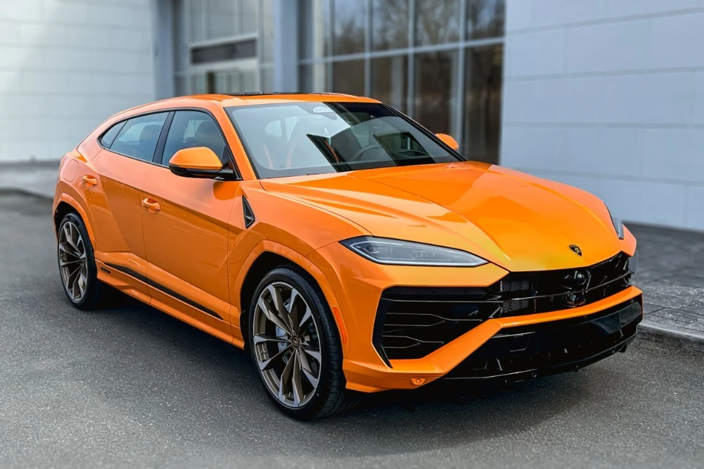 2026 Lamborghini Urus - Image 18 of 24