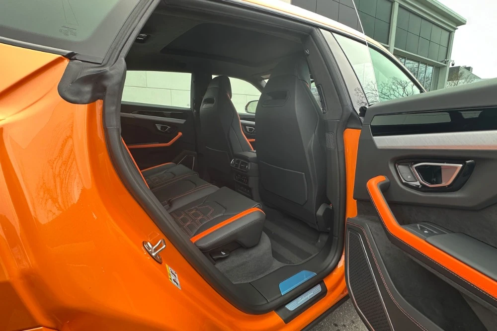 2026 Lamborghini Urus - Image 17 of 24