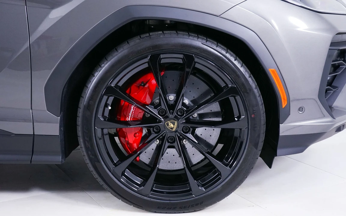 2026 Lamborghini Urus - Image 14 of 31