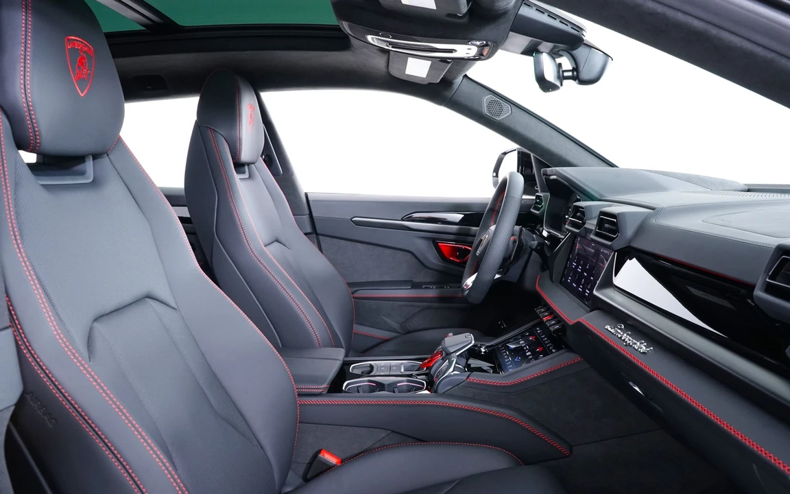 2026 Lamborghini Urus - Image 29 of 31