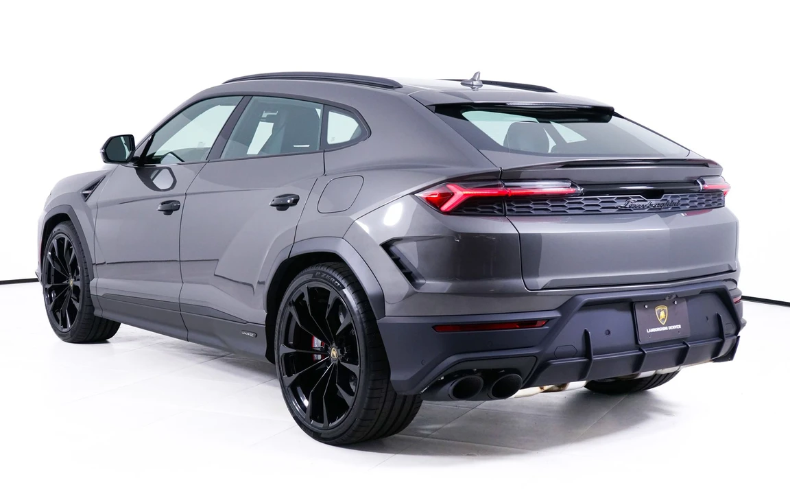 2026 Lamborghini Urus - Image 17 of 31