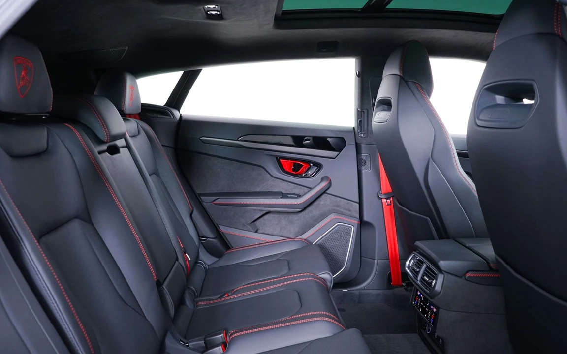 2026 Lamborghini Urus - Image 31 of 31