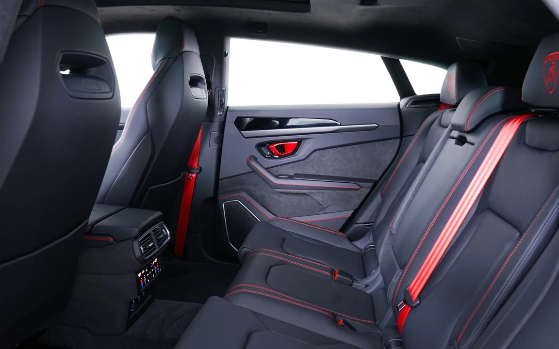 2026 Lamborghini Urus - Image 23 of 31